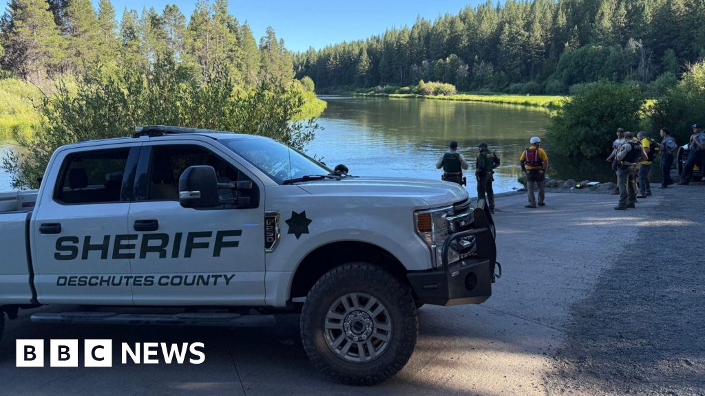 One person killed and two missing after going over Oregon waterfall
