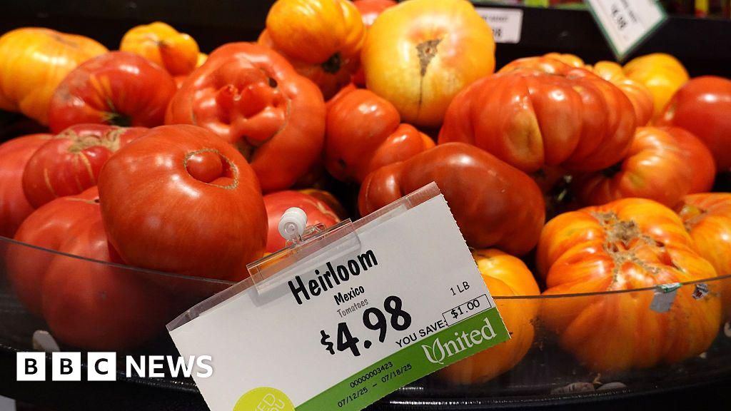Trump imposes 17% tariff on Mexican tomatoes