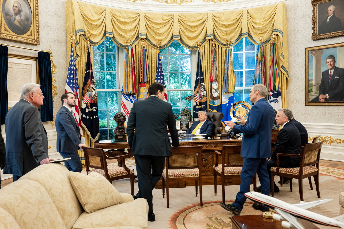 Deadline Trimmed, Expert Believes Trump Must Act on Russia Now