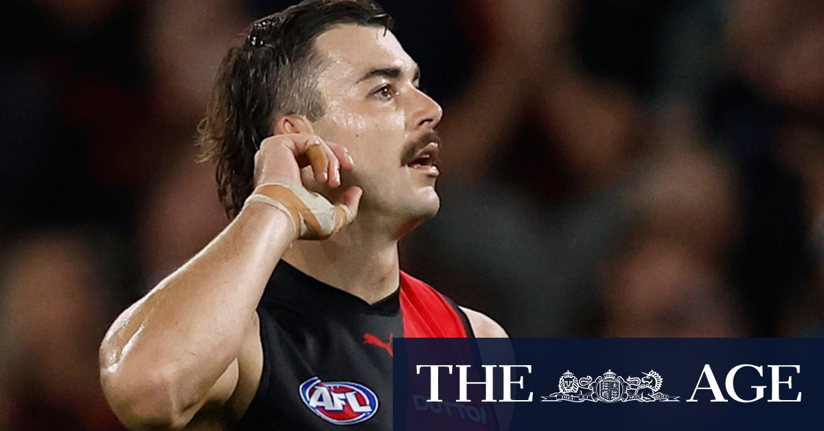 Reports US rapper will headline half-time entertainment at MCG