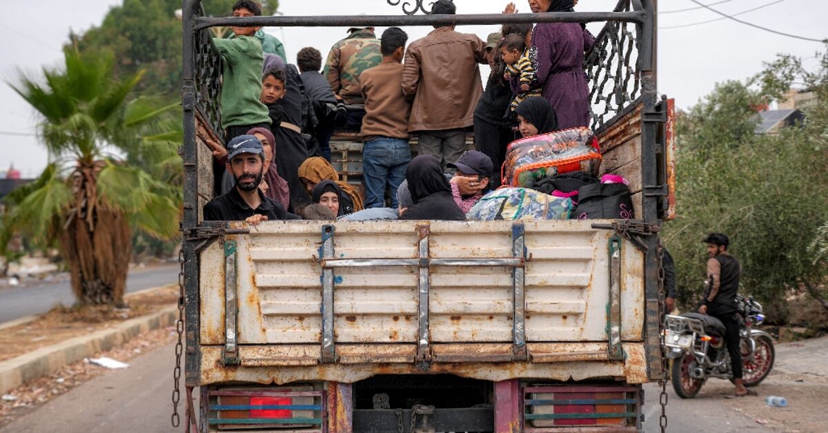 Syrian authorities evacuate Bedouin families from Sweida city