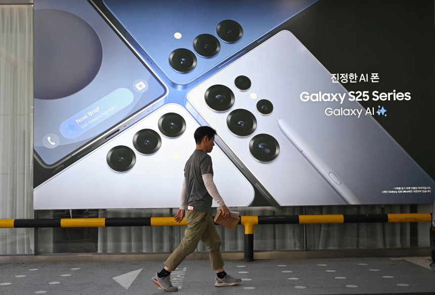 Samsung Electronics said July 8, it expected its second quarter operating profits to drop 56%, blaming US export controls on advanced AI chips to China.
