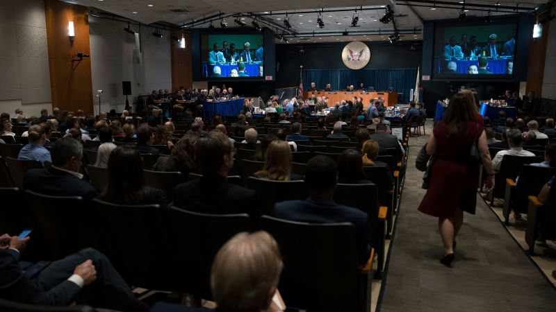 Air traffic controllers required to ‘make it work’ dealing with stream of planes before deadly crash, NTSB hearing uncovers