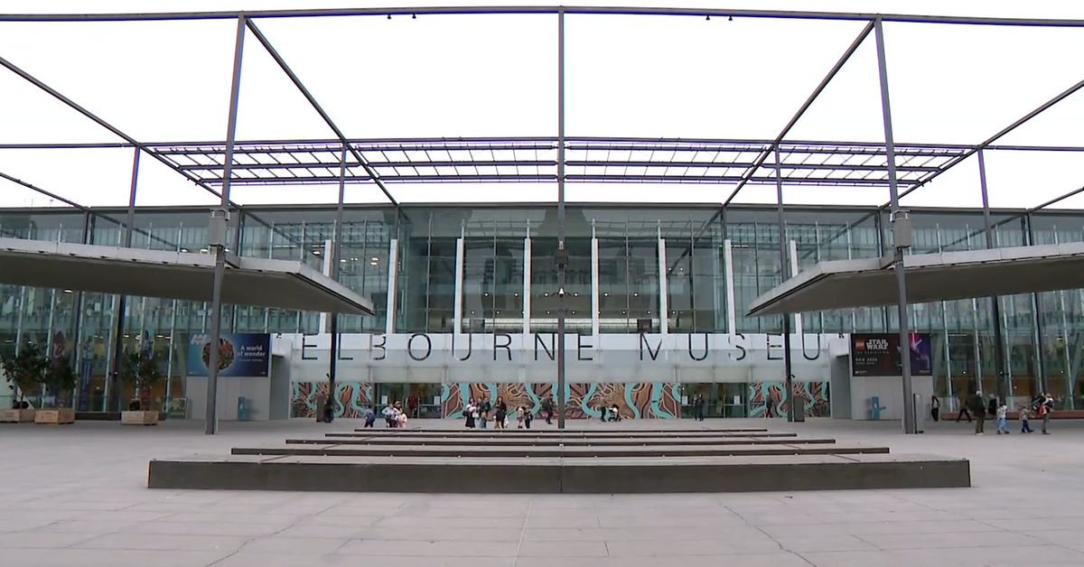 Teenagers hurl anti-Semitic slurs at primary school students during excursion