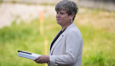 Drug body members quit, B.C. minister apologizes to family of girl with rare disease