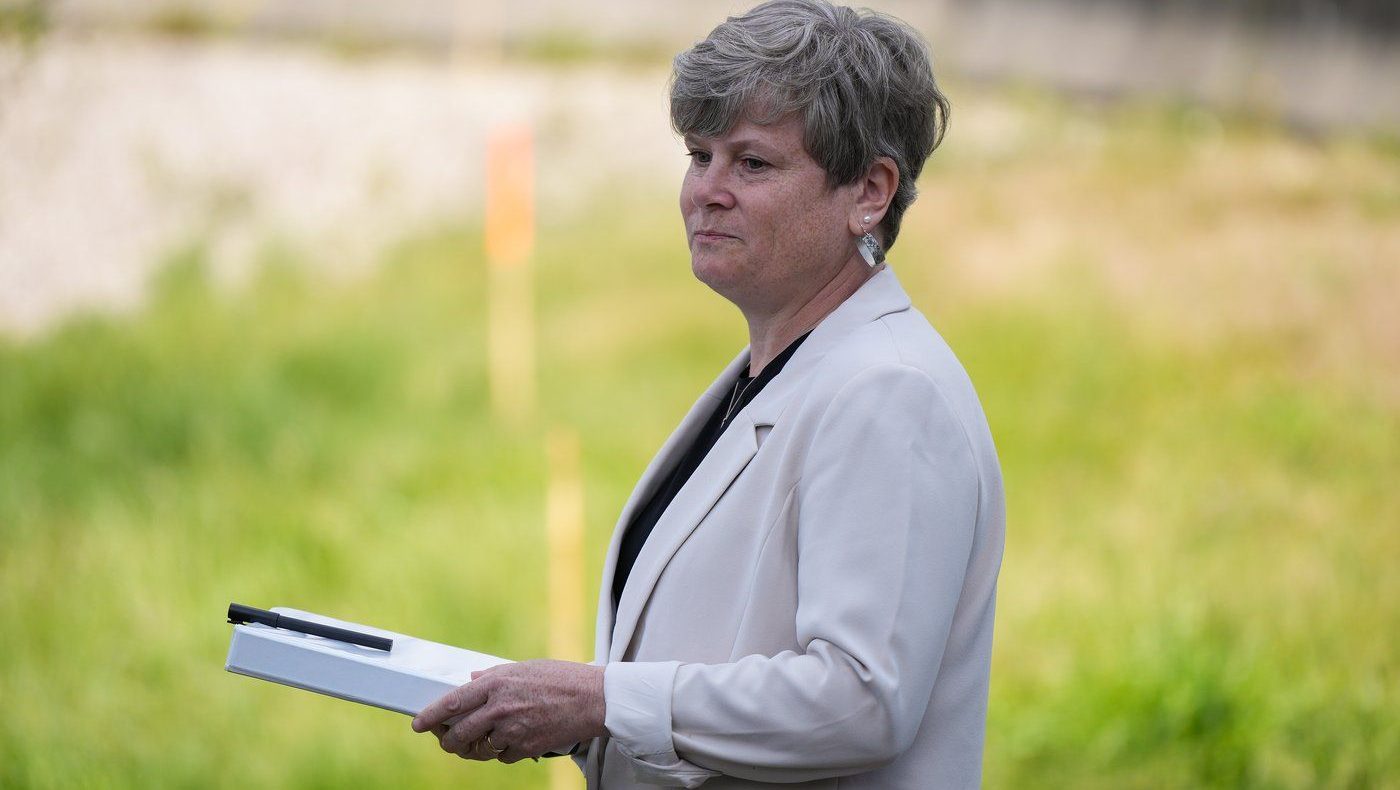 Drug body members quit, B.C. minister apologizes to family of girl with rare disease