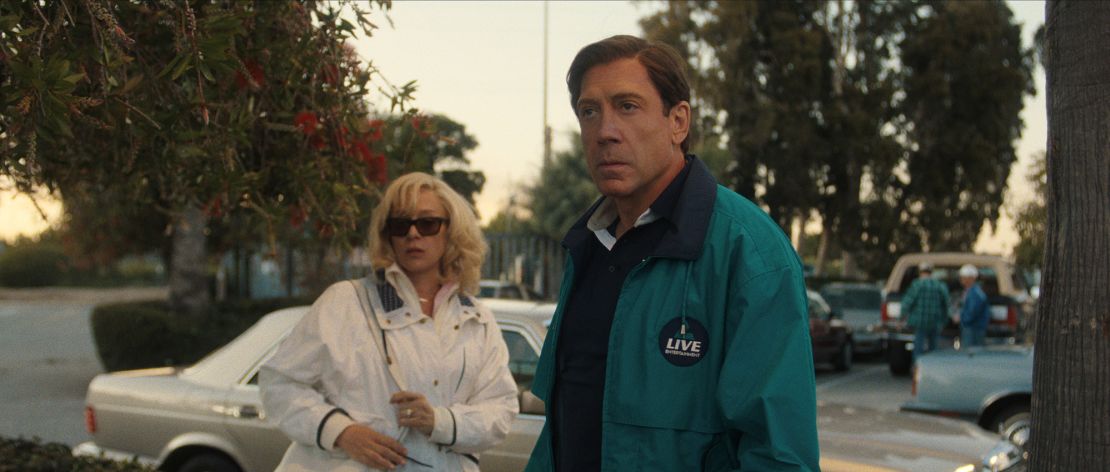 Chloë Sevigny as Kitty Menendez, Javier Bardem as Jose Menendez in 