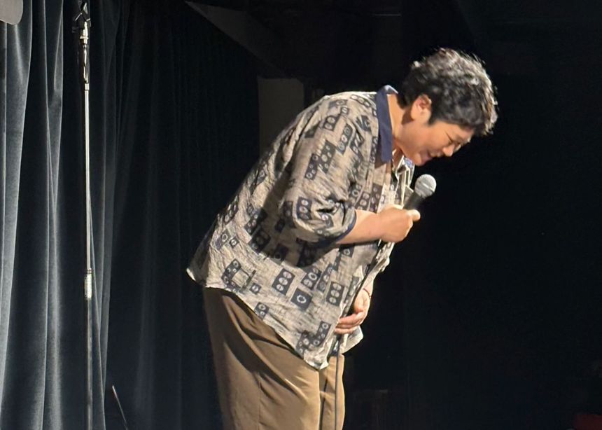 Fan Chunli, the 50-year-old comedian coming from rural China, hits up an open mic night at a comedy club.