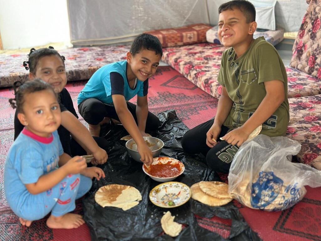 תמונות שפורסמו ע״י המטבח המרכזי העולמי (WCK) אודות פתיחת המטבחים המקומיים ברצועת עזה