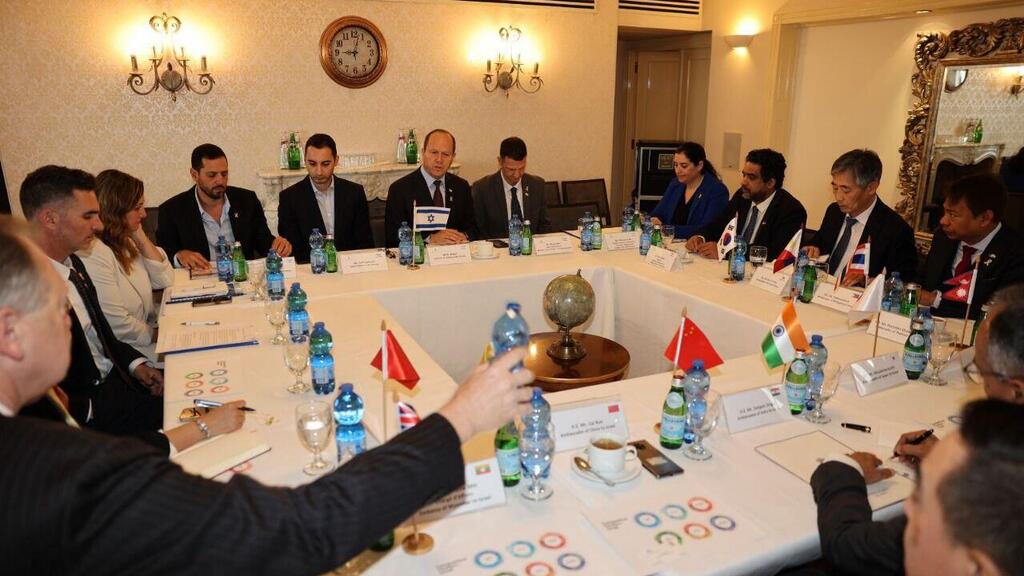 ניר ברקת בפגישה עם השגרירים בירושלים