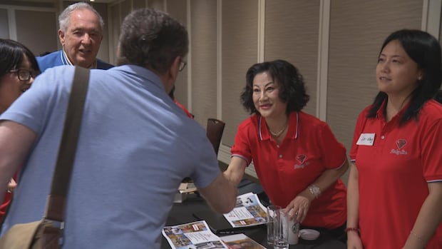 B.C. billionaire hosts job fair in Toronto amid bid for Hudson's Bay leases