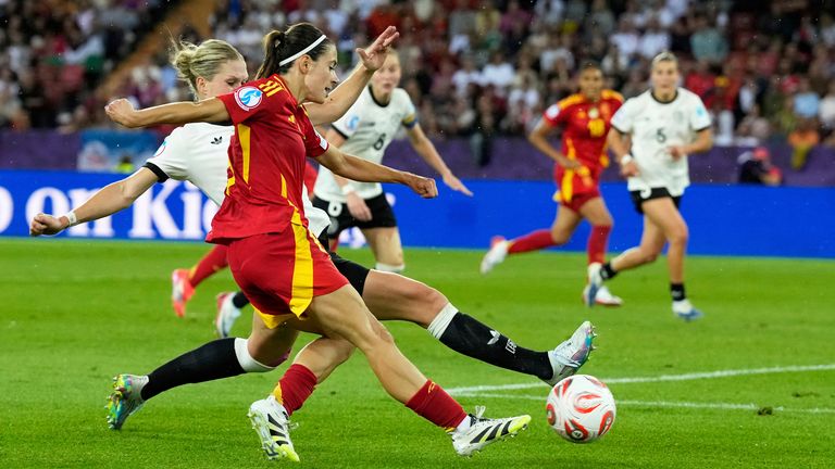 Spain's Aitana Bonmati scores the opening goal during the Women's Euro 2025 semifinals soccer match between Germany and Spain at Stadion Letzigrund in Zurich, Switzerland, Wednesday, July 23, 2025. (AP Photo/Alessandra Tarantino)