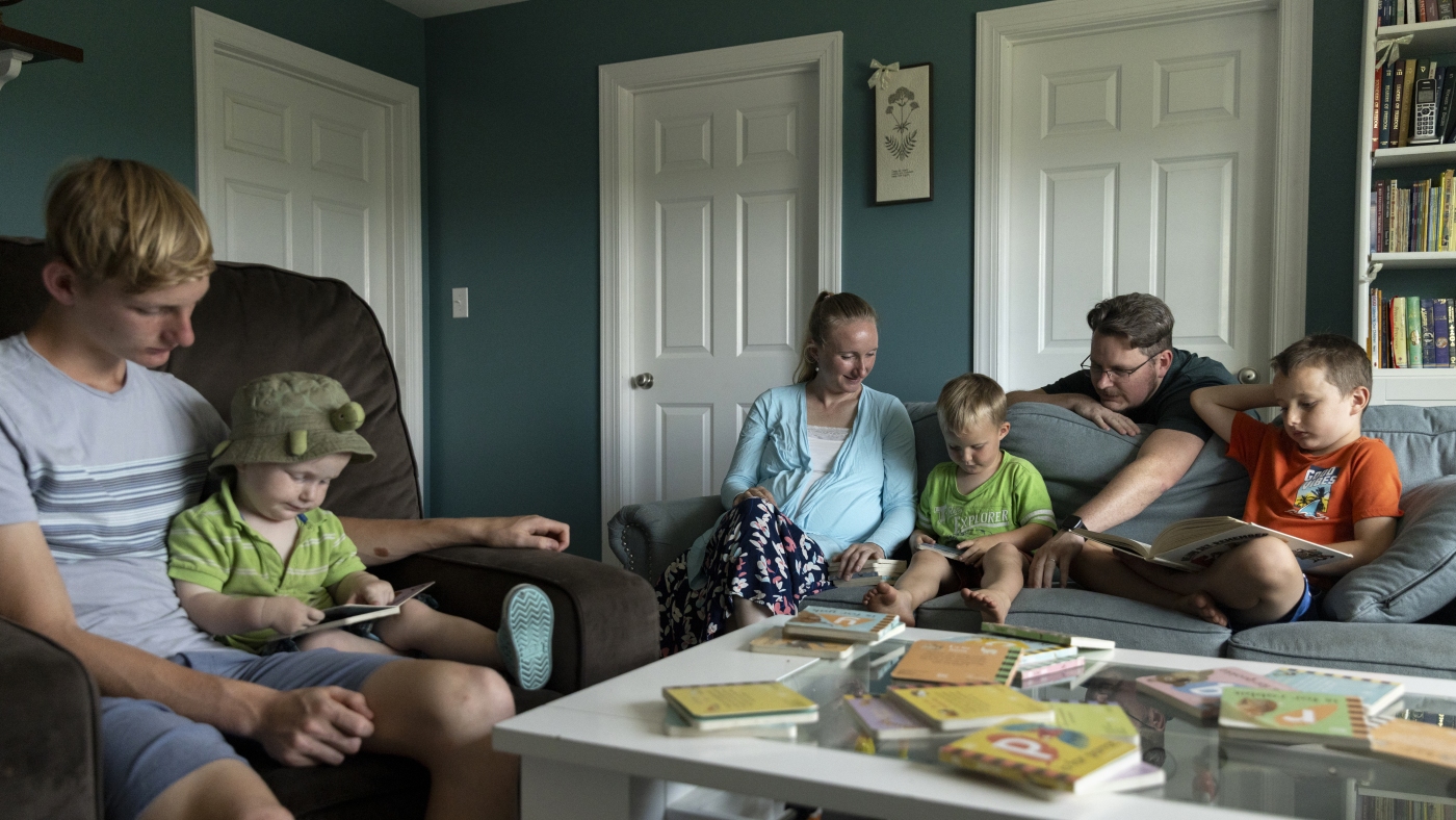 Some parents want alternatives to hospital births : Shots