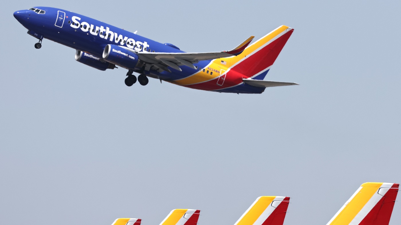 Southwest aircraft takes a dive to avoid midair collision : NPR