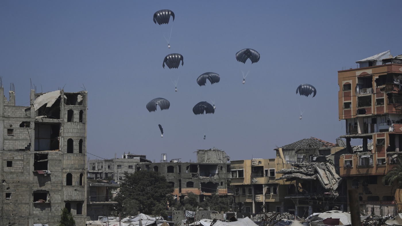 Israel pauses attacks in some of Gaza to allow limited aid, as global criticism grows : NPR