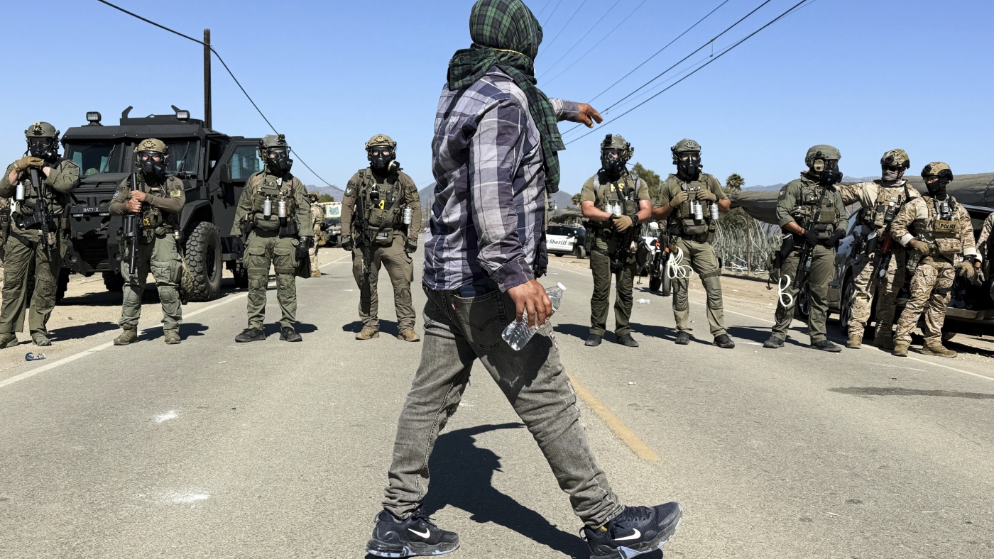 Protesters and federal agents clash during raid at Southern California farm : NPR