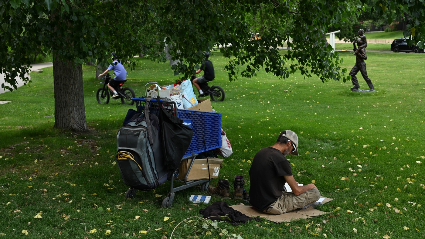 Trump order makes it easier to remove homeless people : NPR