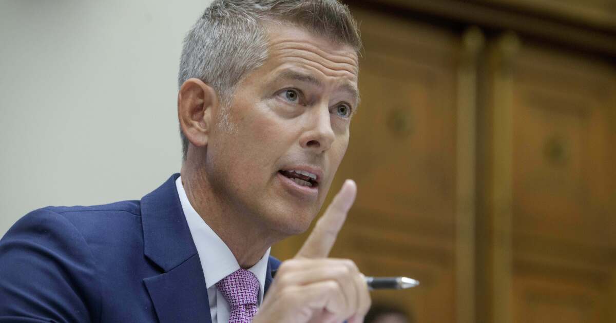 Trump imposes limits on Mexican flights, threatens Delta alliance in trade dispute