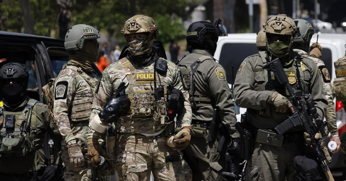 Heavily armed immigration agents descend on L.A.'s MacArthur Park