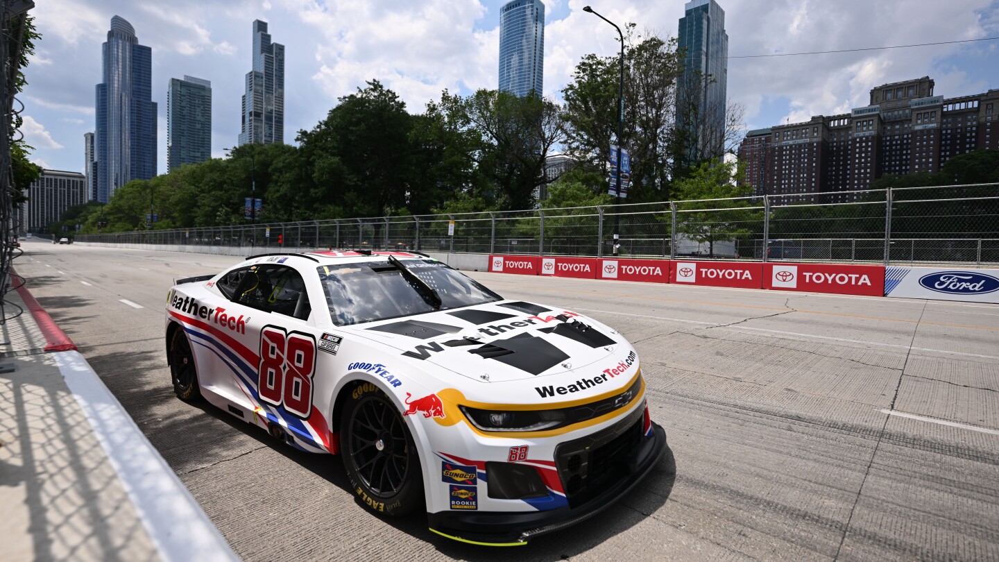 Chicago starting lineup: Shane van Gisbergen wins NASCAR Cup pole