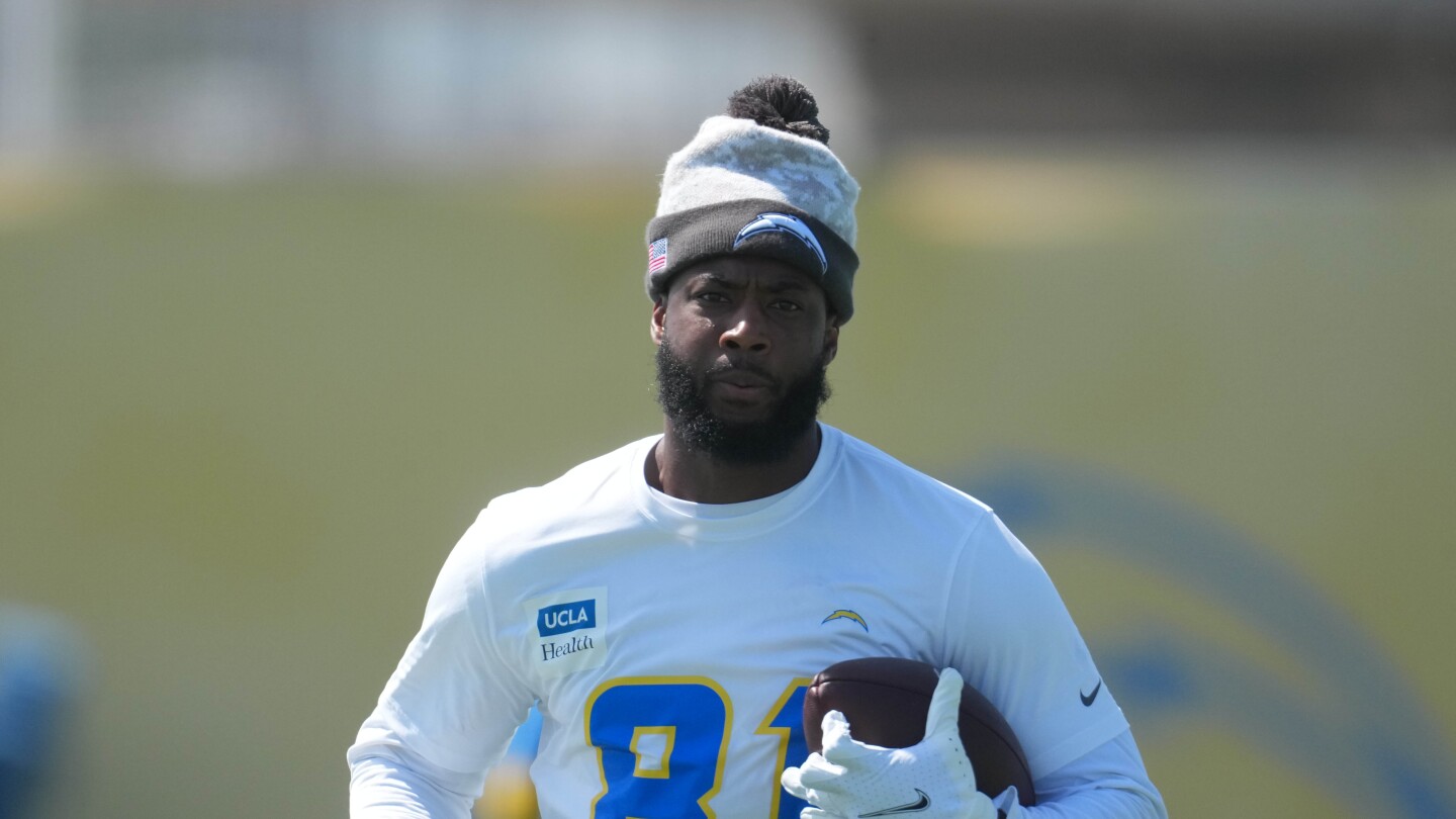 Mike Williams informs Chargers of his retirement