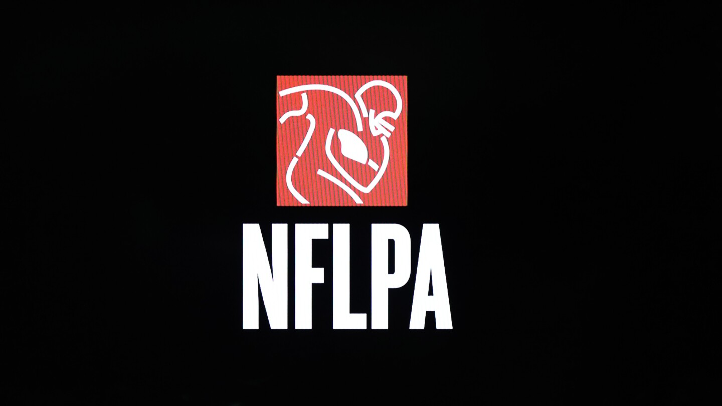 Report: Two-man race for NFLPA interim executive director, between JC Tretter and Don Davis