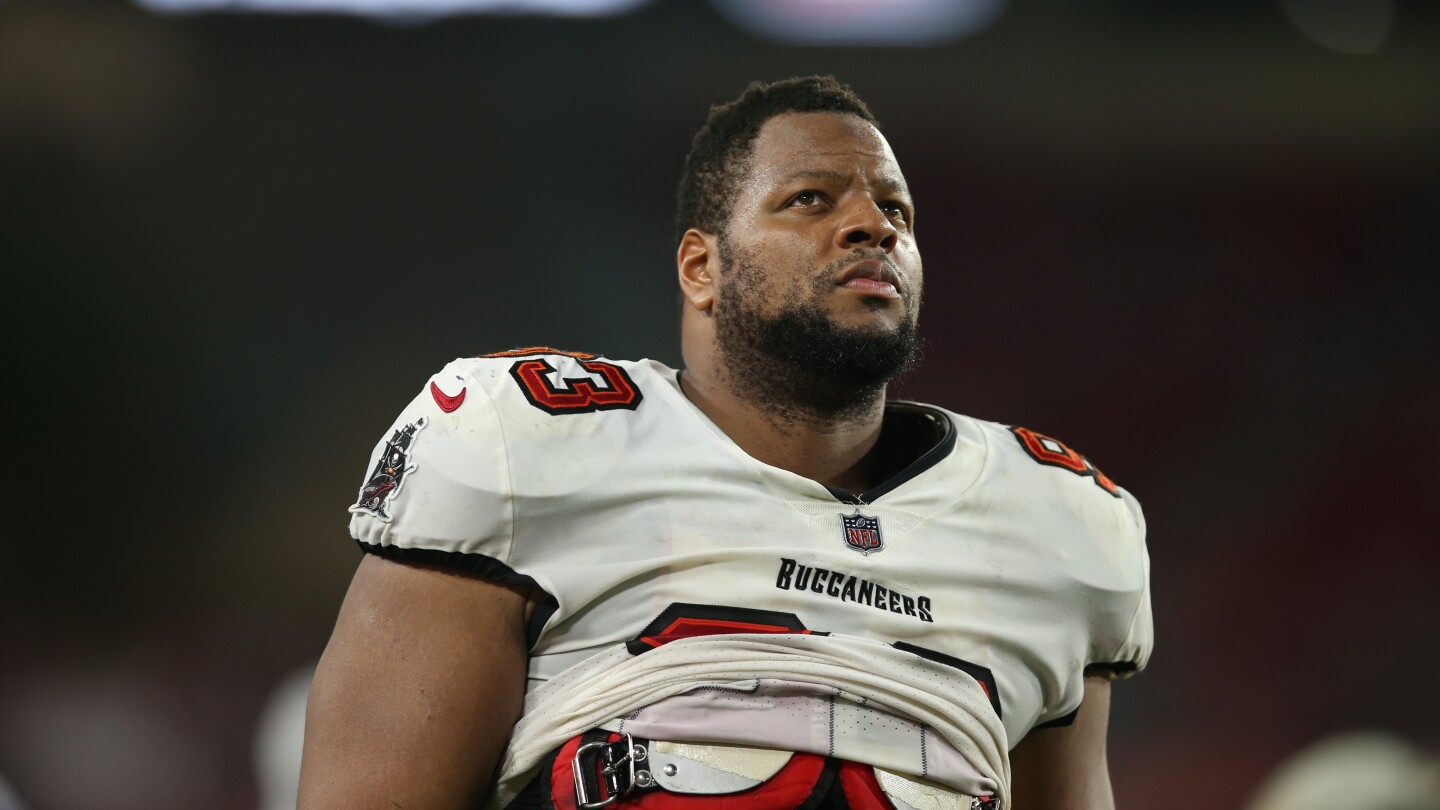Ndamukong Suh announces his retirement