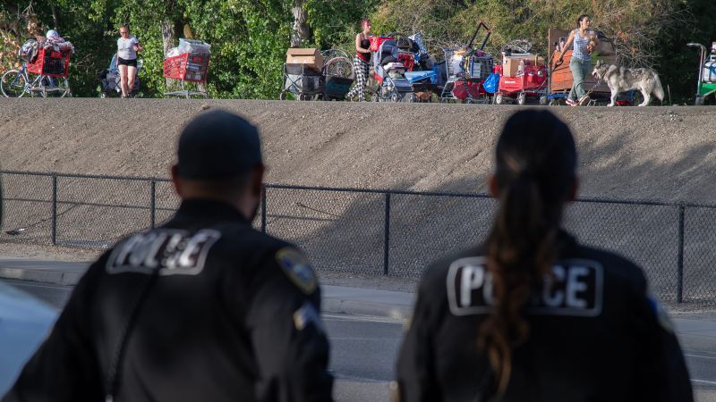 Trump signs executive order making it easier to remove homeless people from streets