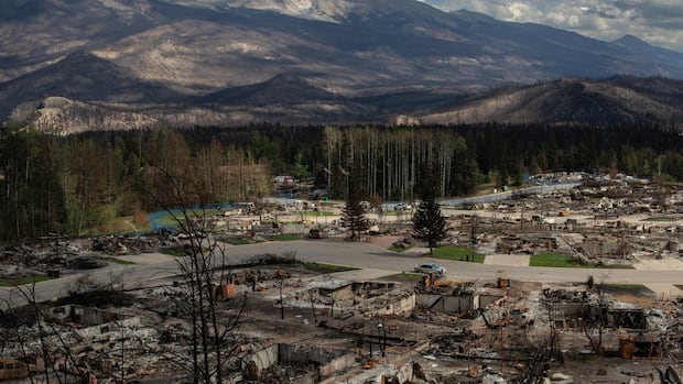 Premier criticizes report that says Alberta hindered efforts to fight Jasper wildfire
