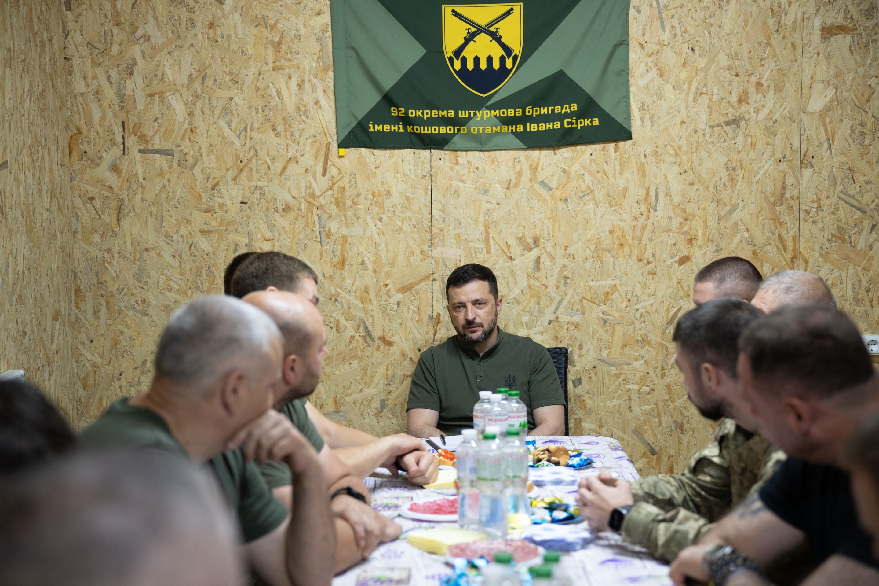 Volodymyr Zelensky meeting with Ukrainian soldiers.