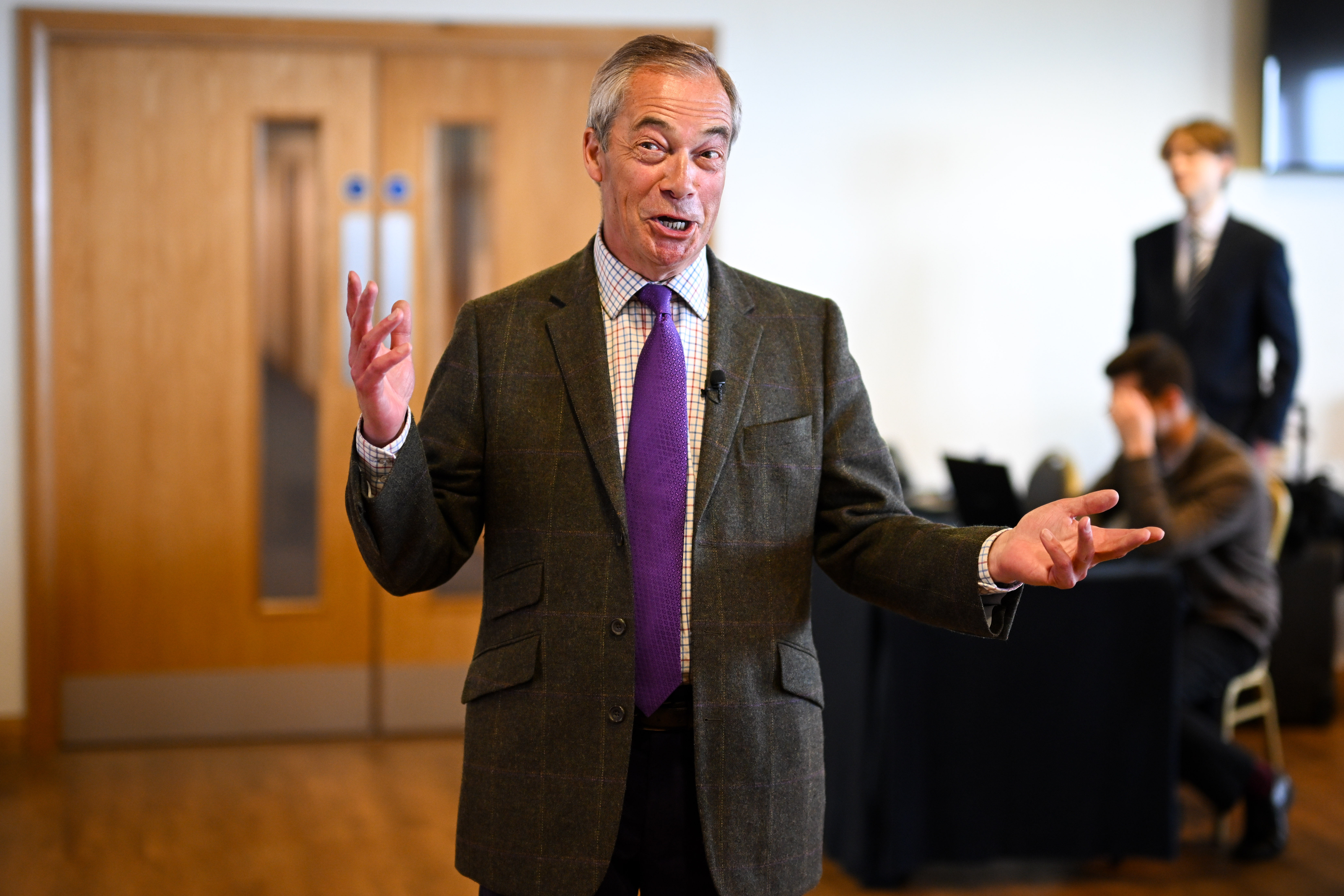 Nigel Farage speaking to candidates.
