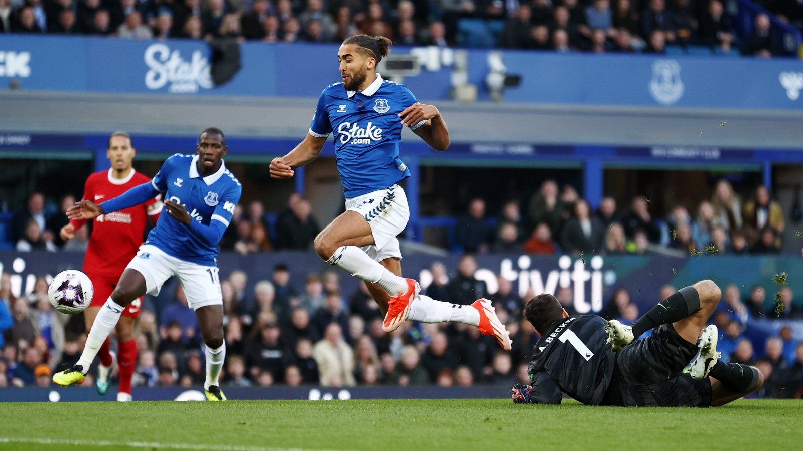 Leeds United set to sign Calvert-Lewin