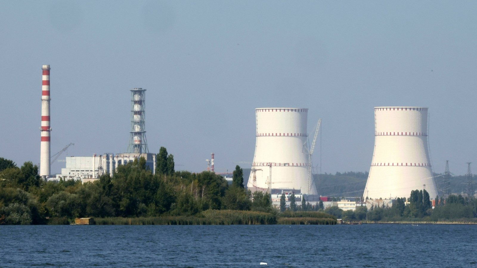Ukraine attacks spark fires at Russian nuclear plant