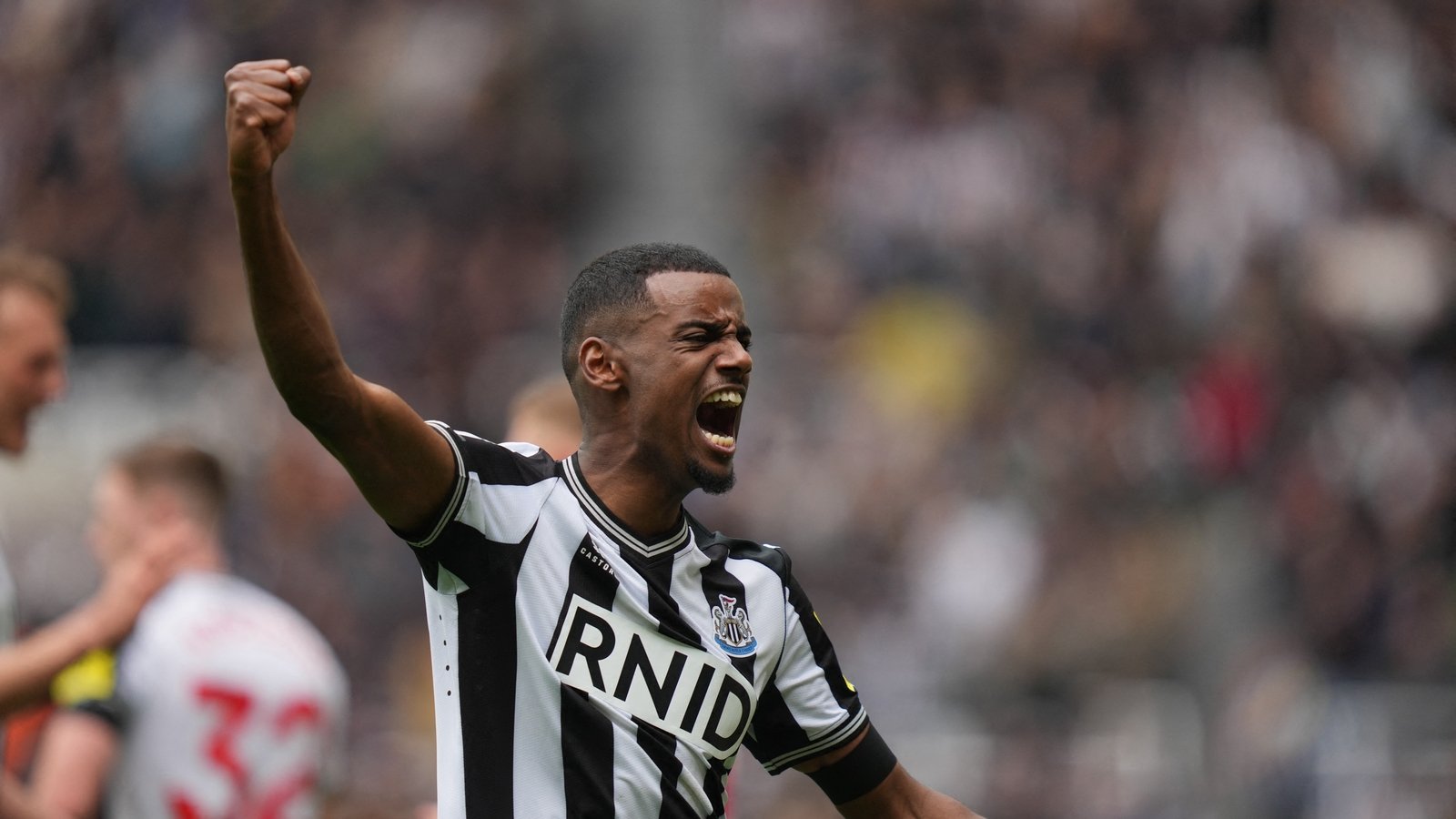 Newcastle reject €140m Liverpool bid for Isak