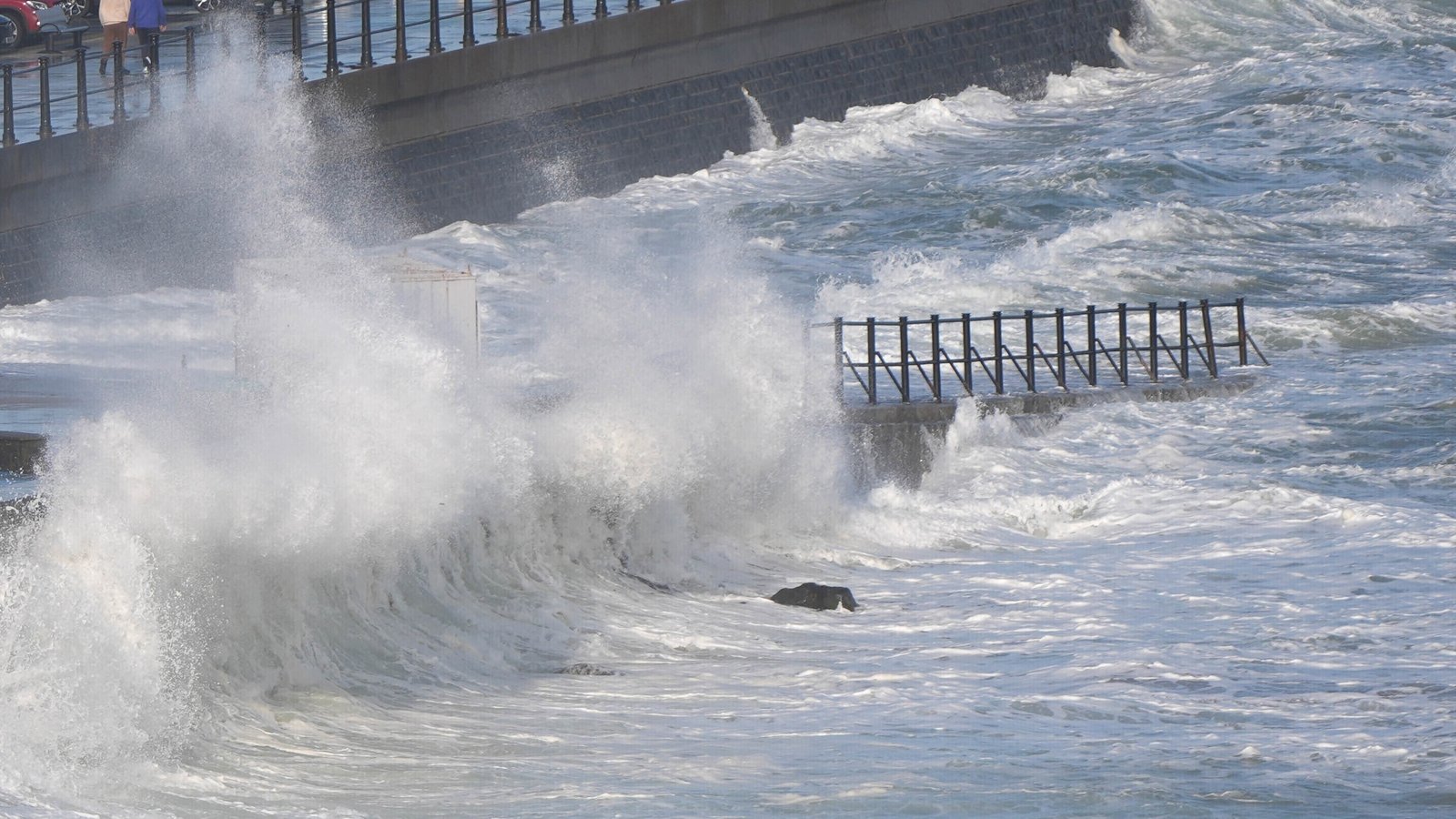 Wind and rain warnings in northwest due to Storm Floris