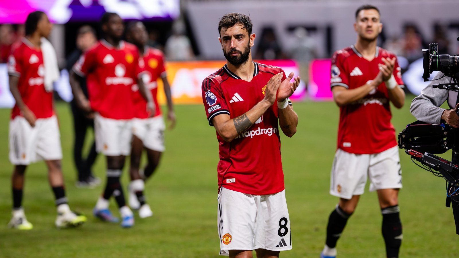 Fernandes hits out at 'lazy' United after Everton draw