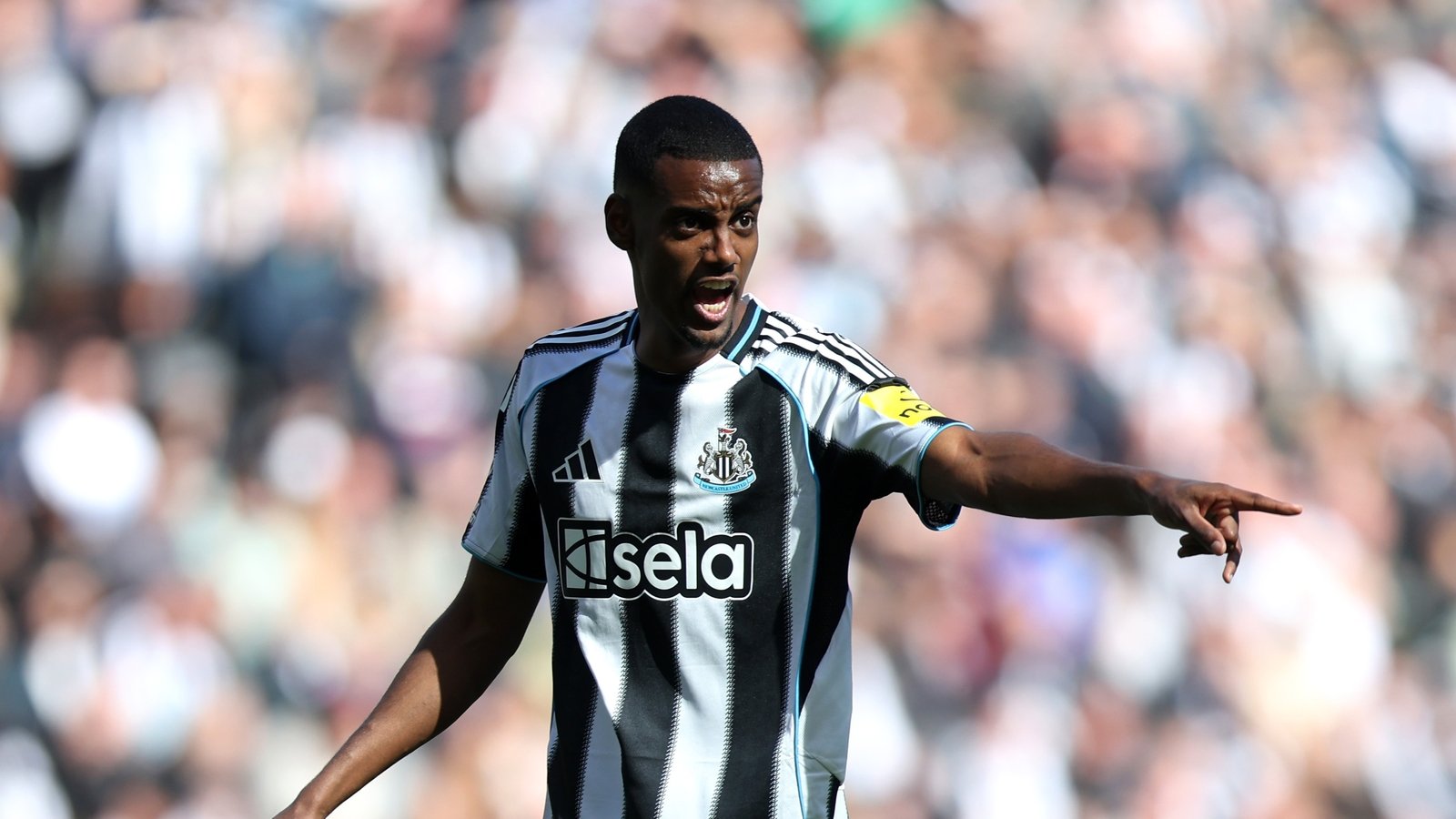 Isak trains alone as Newcastle stand-off continues