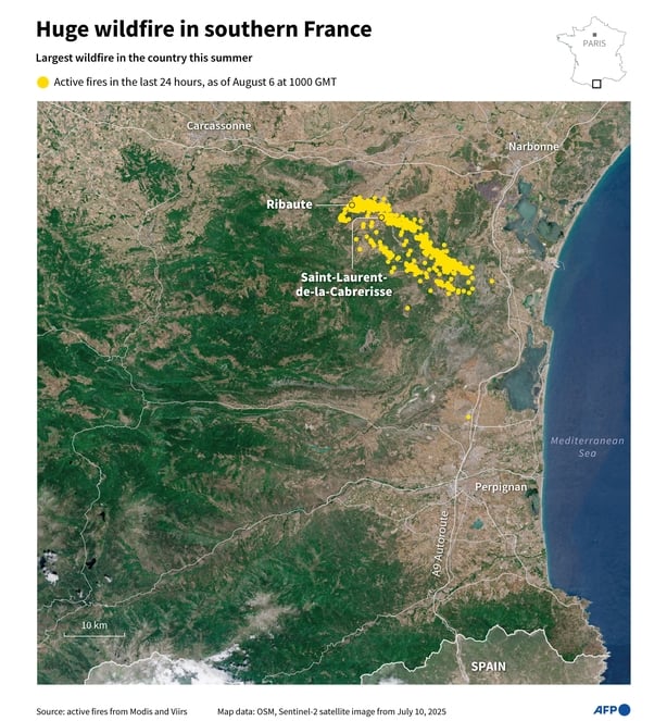 Infographic with a map of southern France showing the location of the huge wildfire