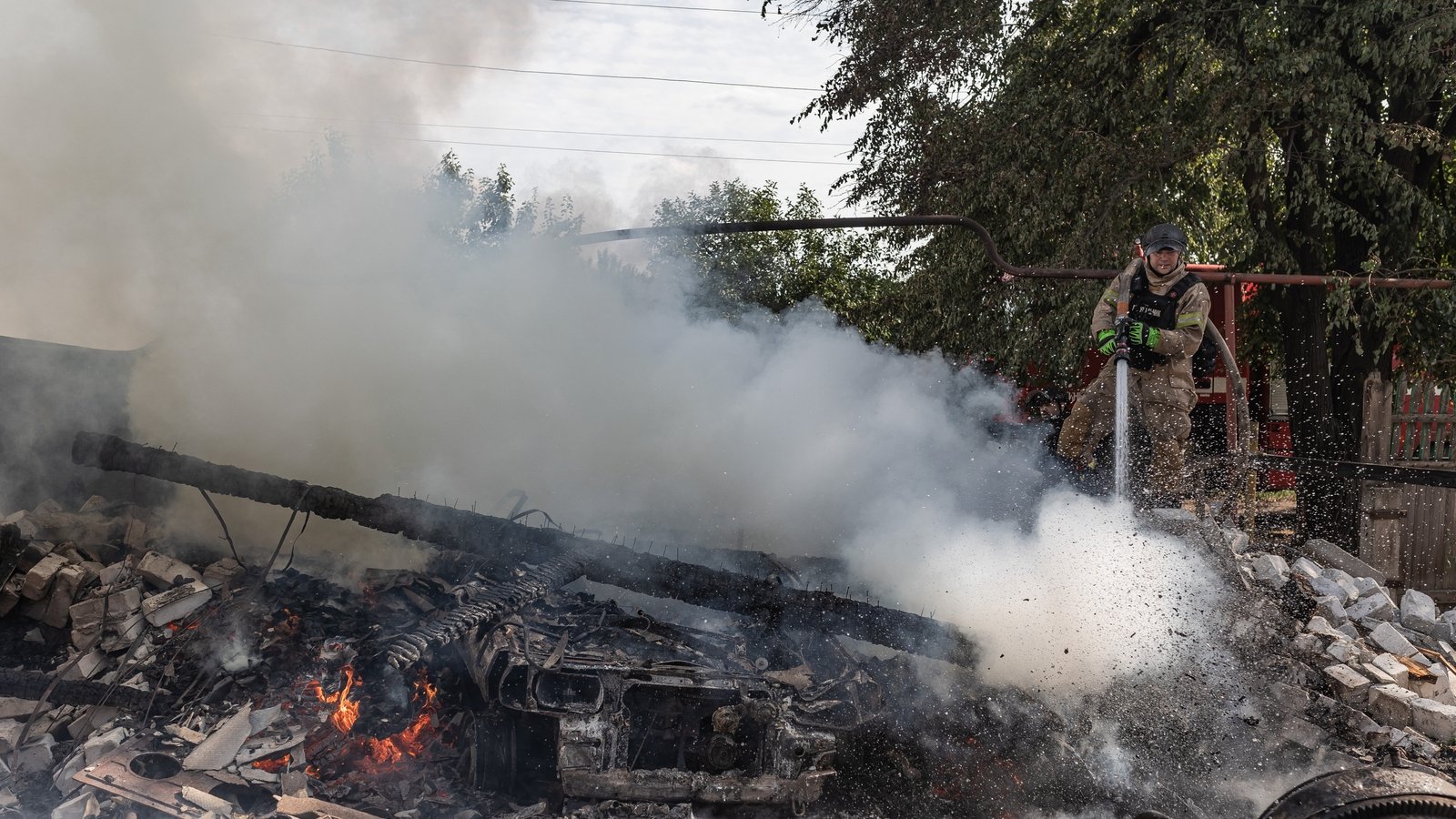 EU leaders urge more 'pressure' on Russia ahead of talks