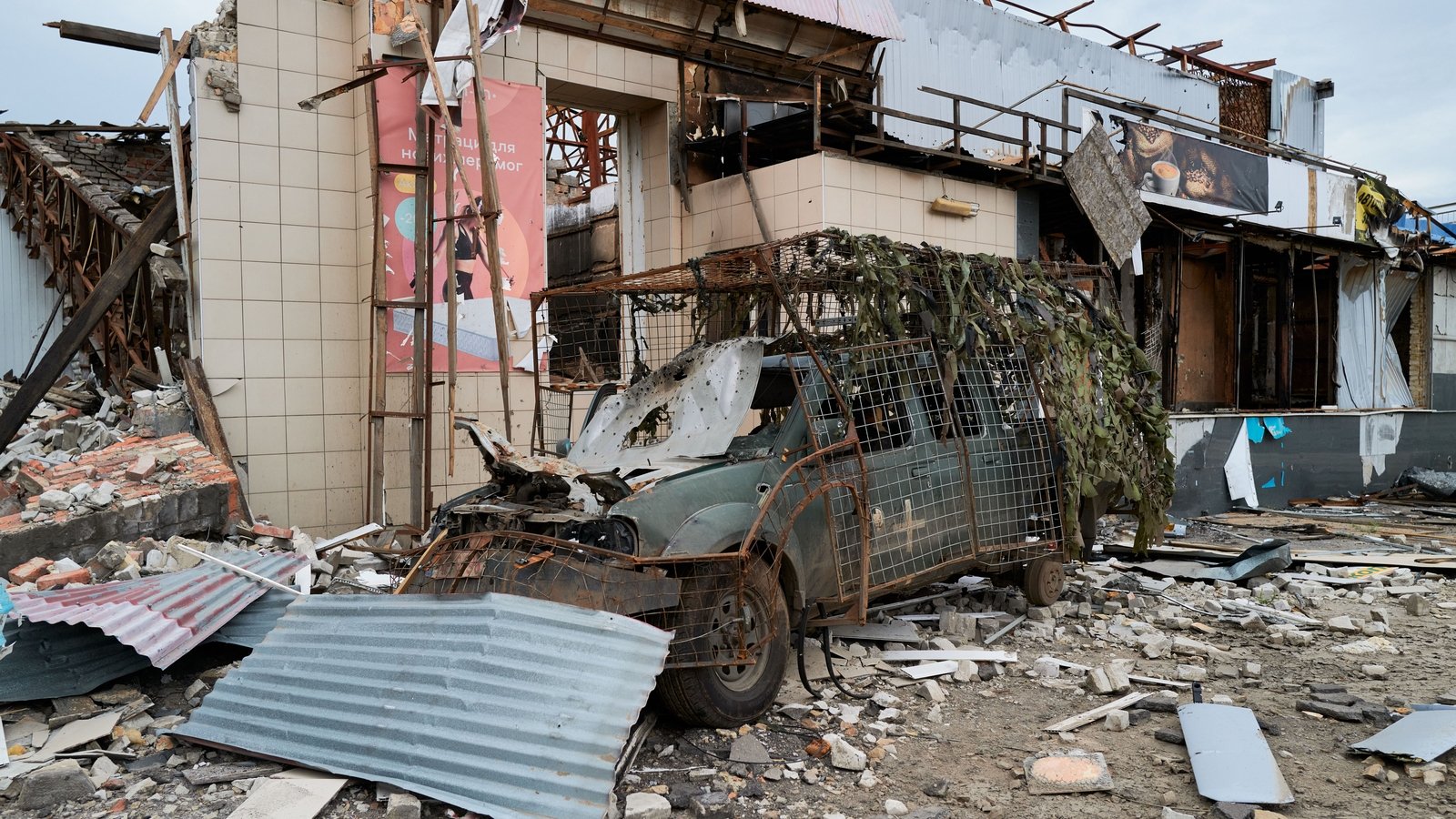 Trump says Ukraine, Russia will have to cede territory