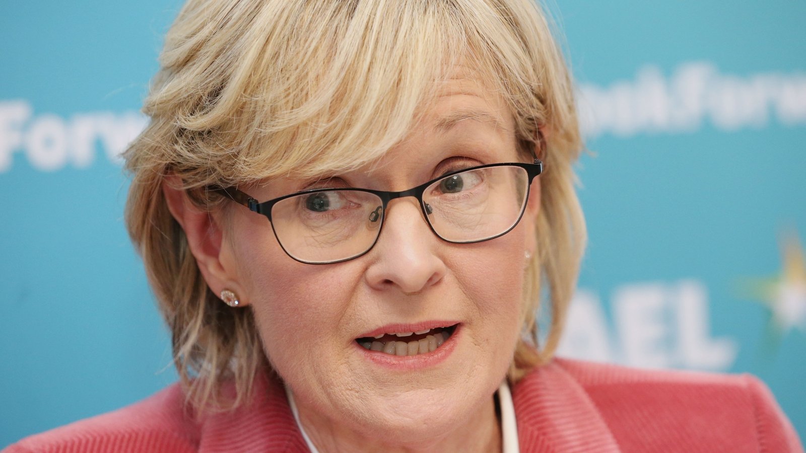 Mairead McGuinness withdraws from presidential race