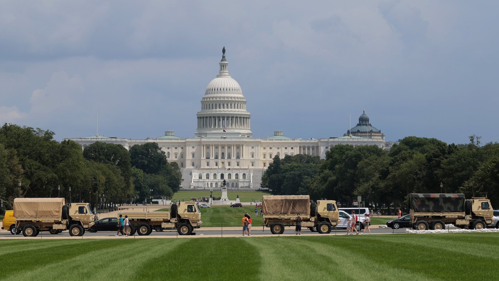Eight hundred National Guard troops mobilised for DC