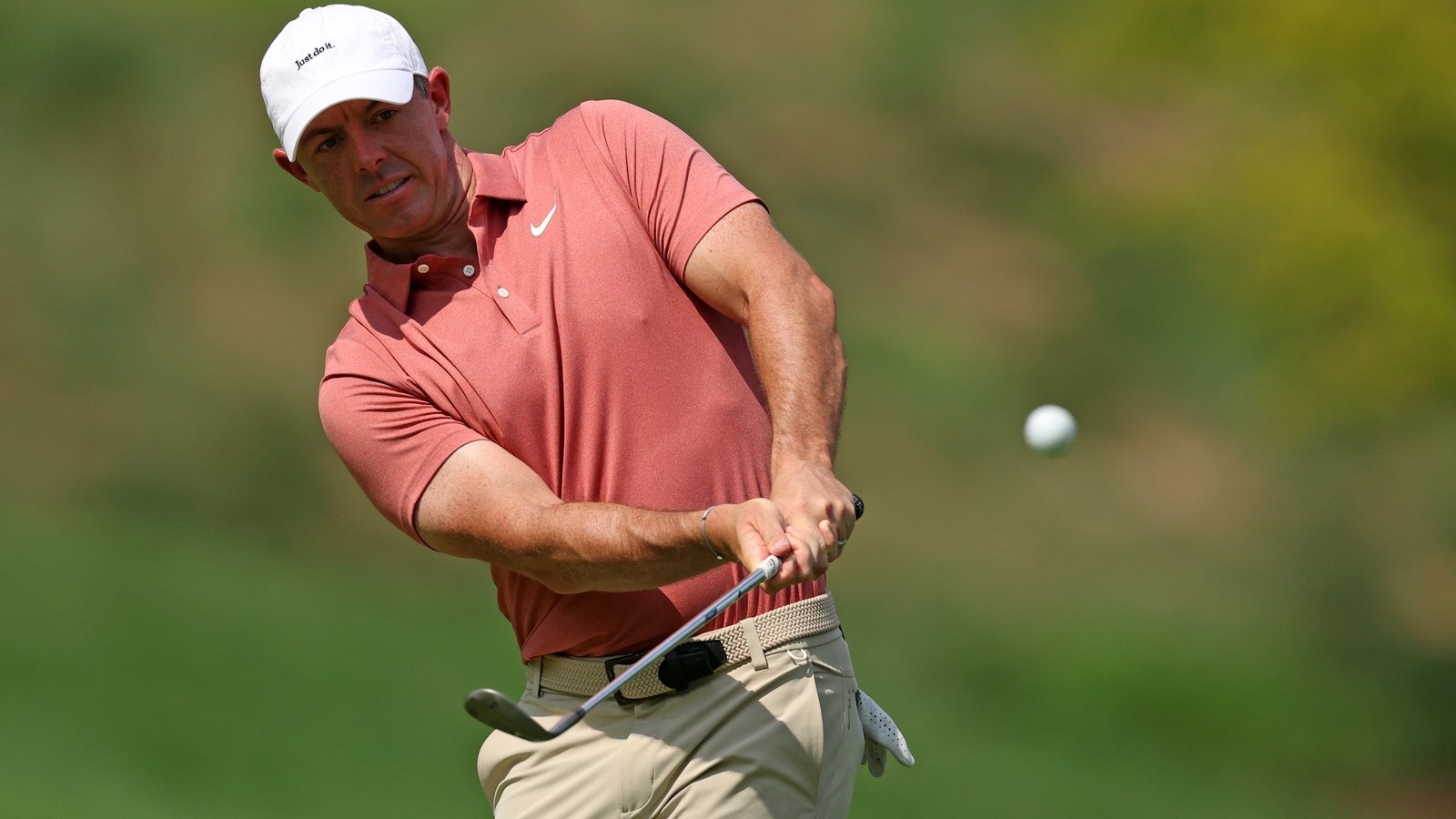 Magnificent MacIntyre extends lead as McIlroy rebounds