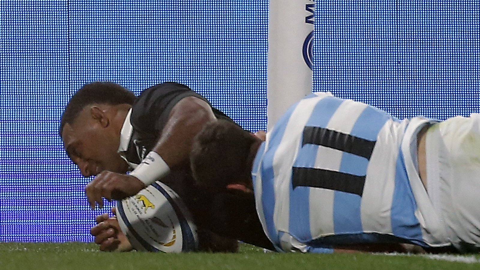 All Blacks dig in for opening win against Los Pumas