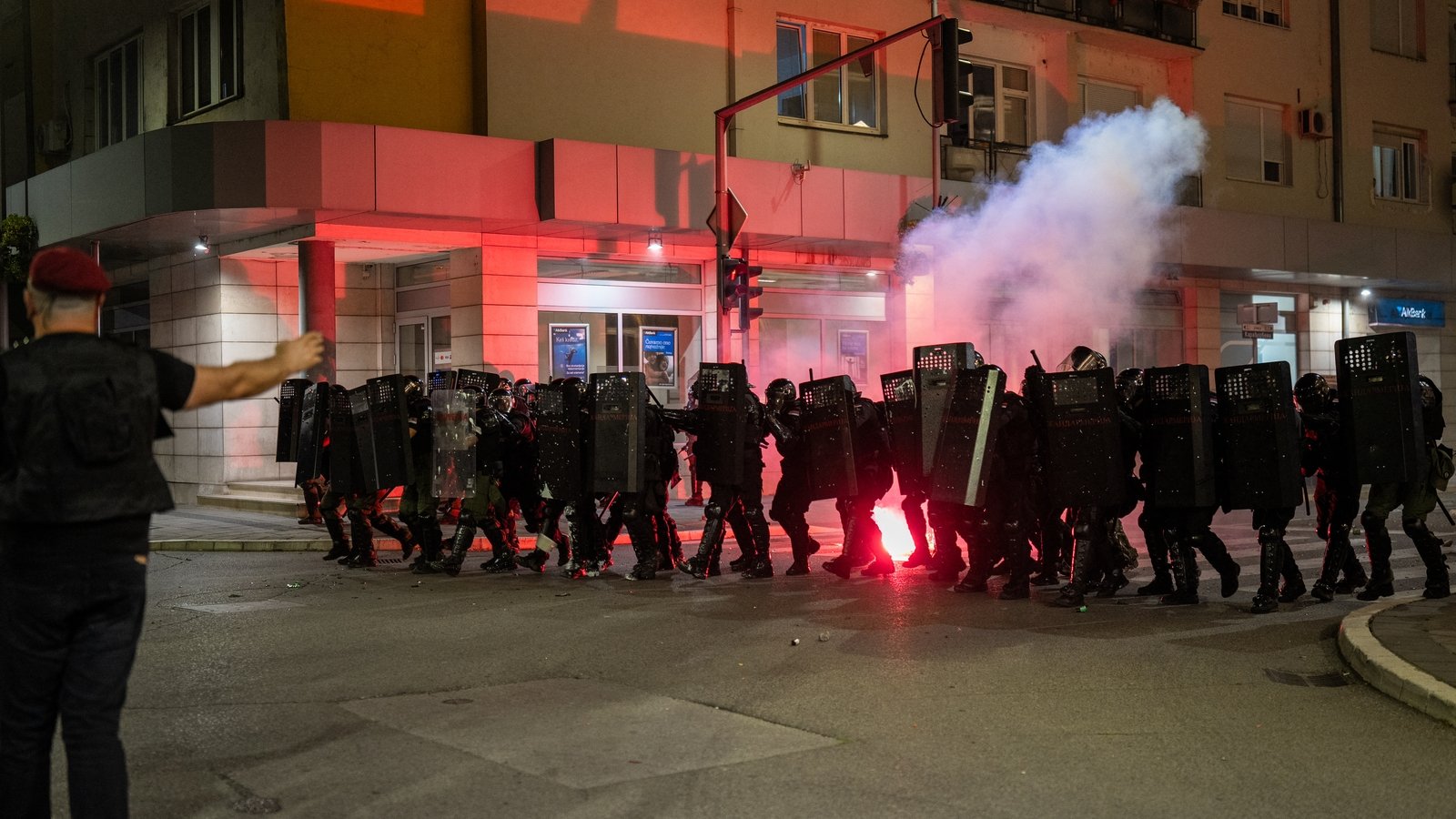 Clashes erupt in several Serbian cities for fifth night