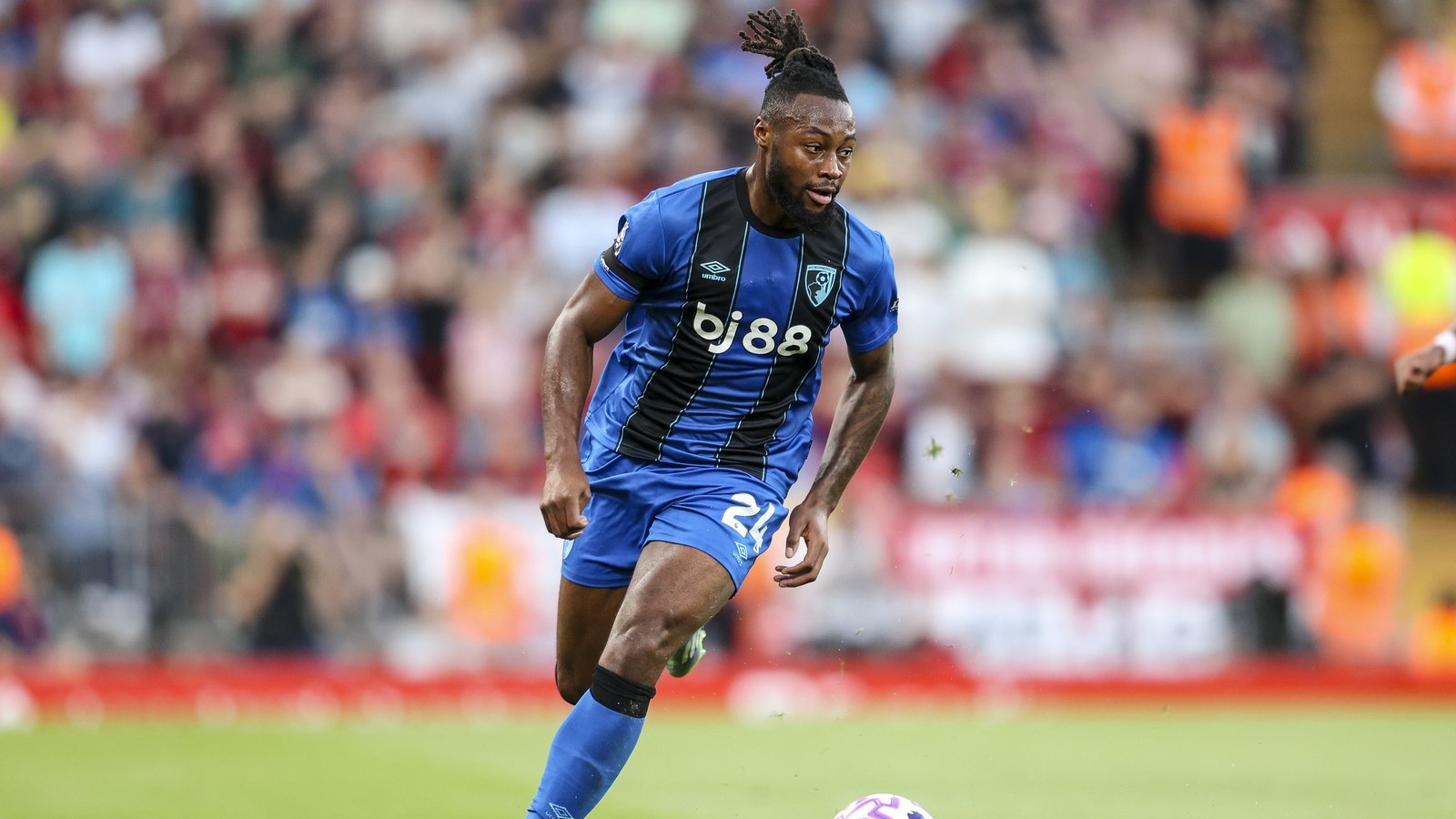 Man arrested for Semenyo abuse banned from UK stadiums