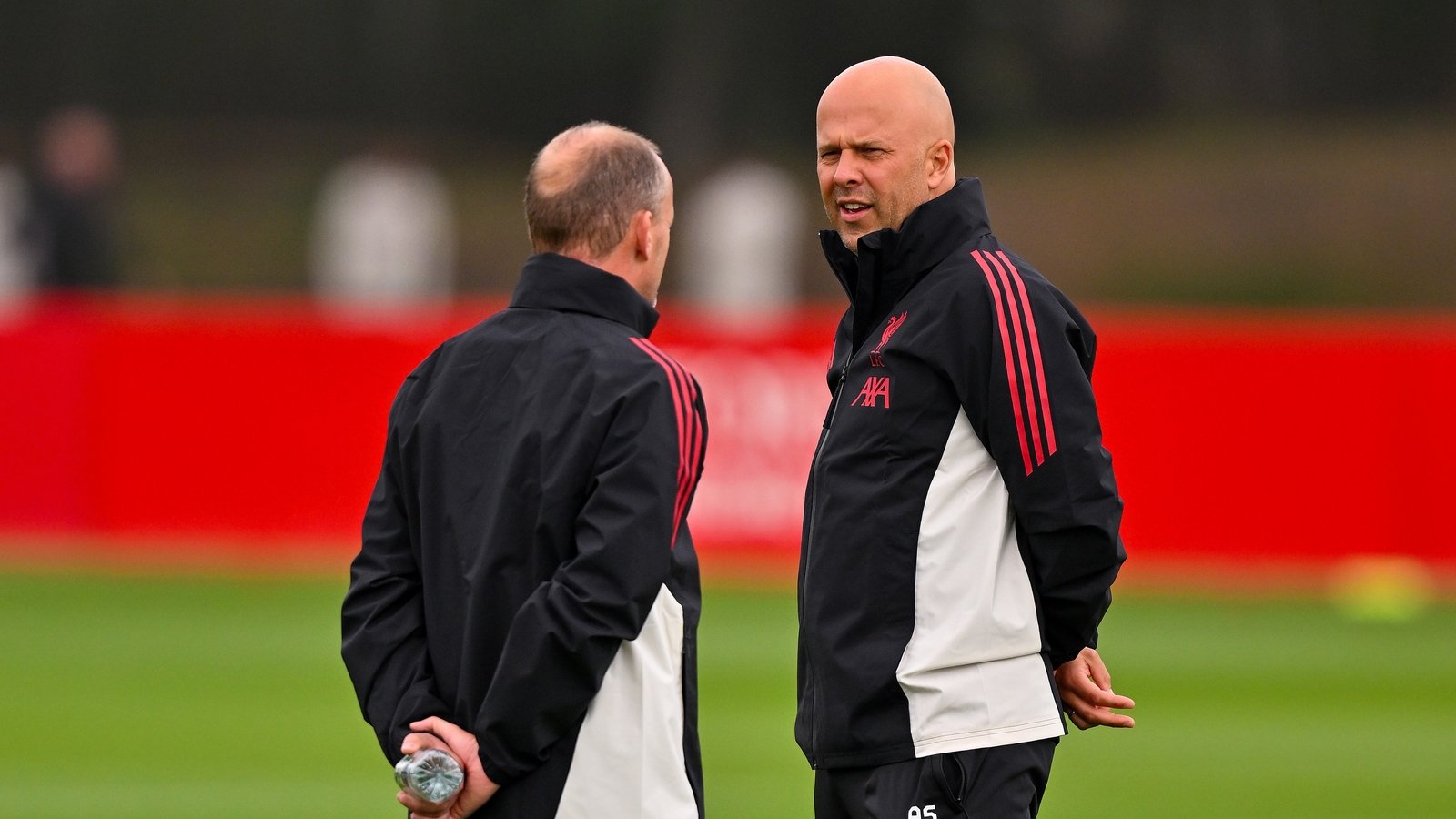 Slot stays coy on Isak ahead of spicy trip to Newcastle