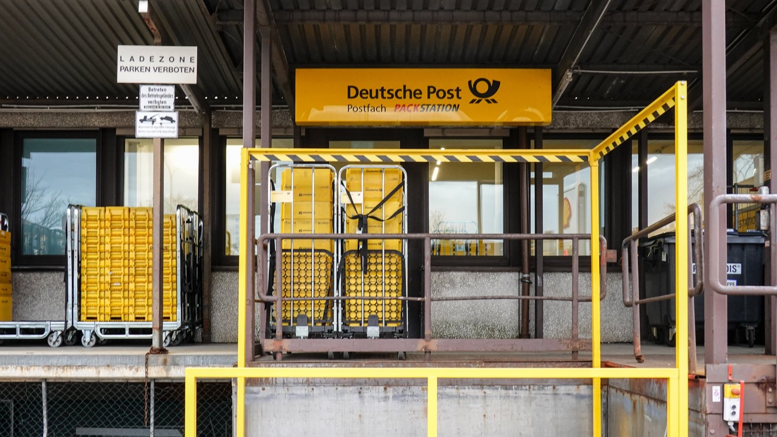 German post office restricts packages to US over tariffs