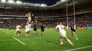 SUNDERLAND, ENGLAND - AUGUST 22: Zoe Aldcroft of England wins a line-out whilst under pressure from Kate Zackary of the USA during the Women's Rugby World Cup 2025 Pool A match between England and USA at the Stadium of Light on August 22, 2025 in Sunderla