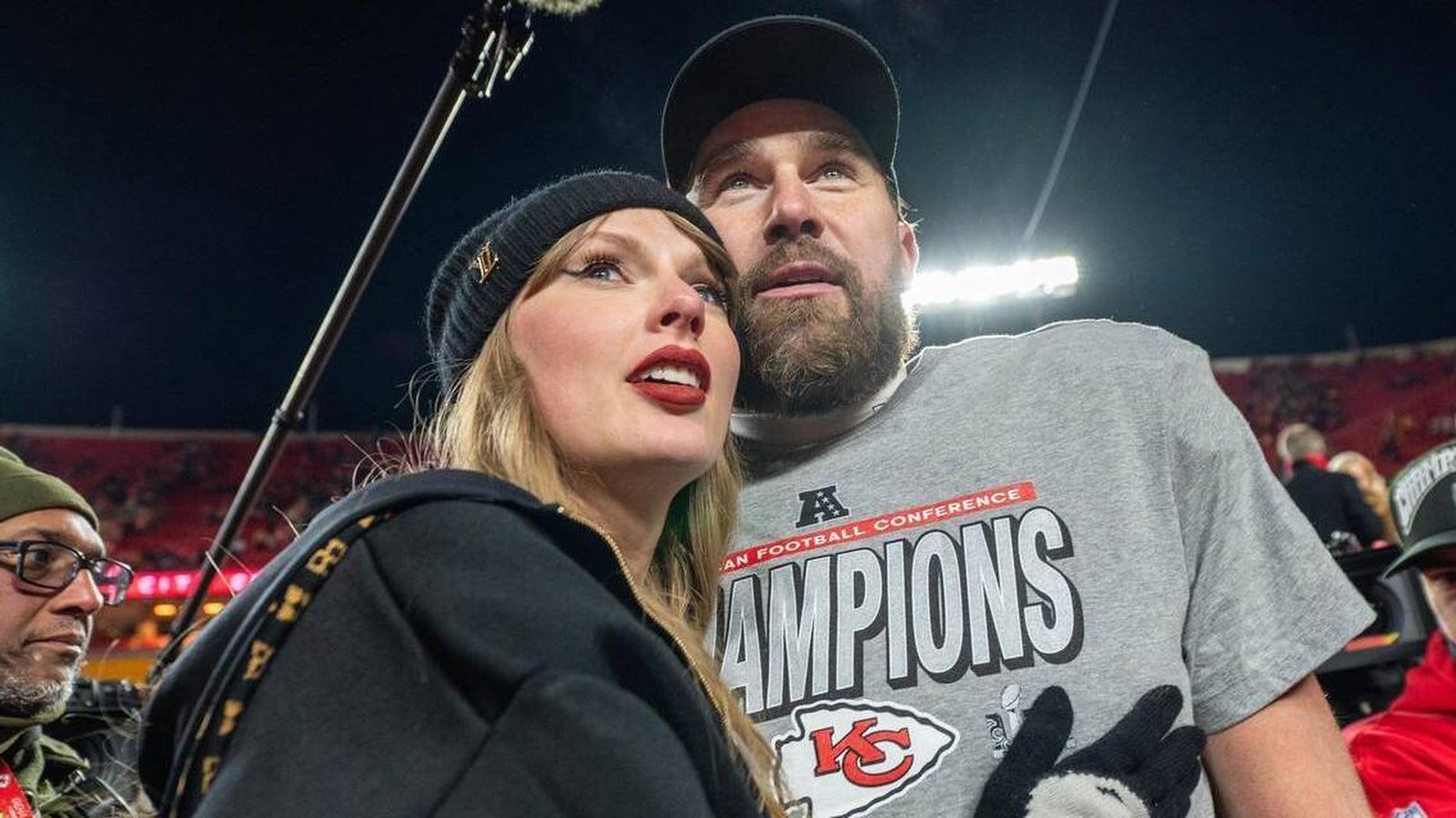 Taylor Swift and Travis Kelce announce engagement